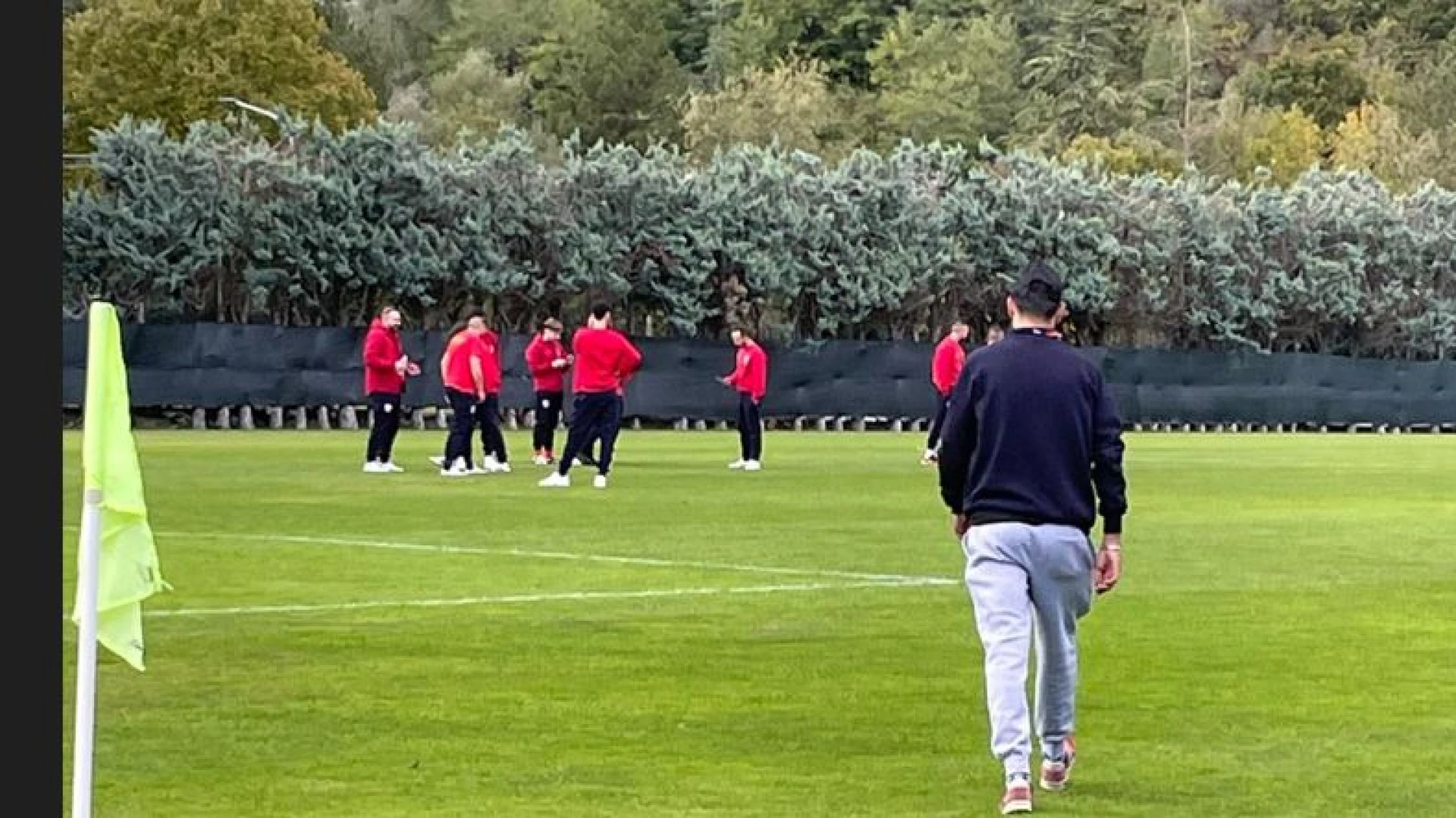 L’Asd Calcio Castel Di Sangro trionfa alla prima di campionato in casa contro la Civitellese. Basta una rete di Zappa agli uomini di mister De La Ville SurJllon.